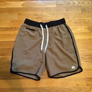 Vuori Banks 7” Shorts Men’s Small Brown
